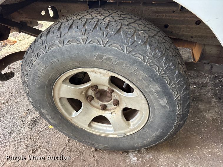 image for item ES8594 2004 Ford F150 Ext. Cab pickup truck