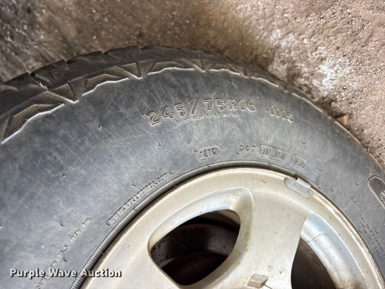 image for item ES8594 2004 Ford F150 Ext. Cab pickup truck