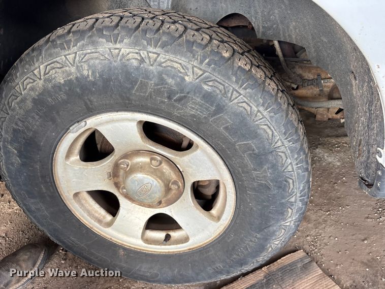 image for item ES8594 2004 Ford F150 Ext. Cab pickup truck