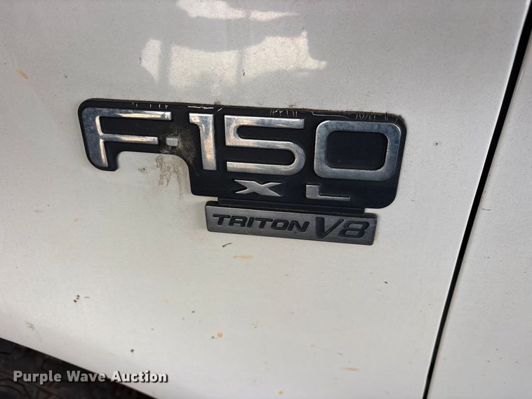 image for item ES8594 2004 Ford F150 Ext. Cab pickup truck