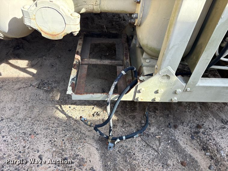 image for item ES8601 1990 Eastern Technologies M969AI fuel trailer