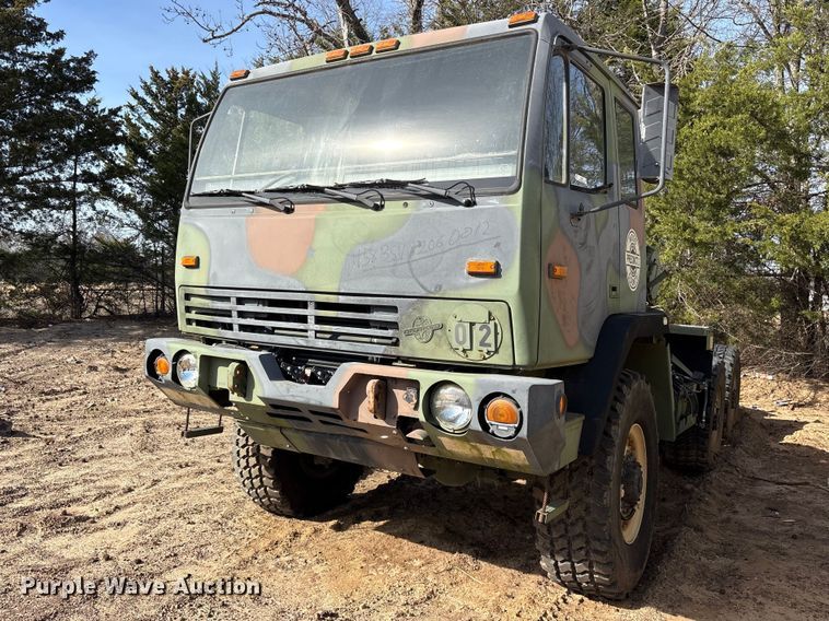 image for item ES8602 2003 Stewart & Stevenson M1088A1 semi truck