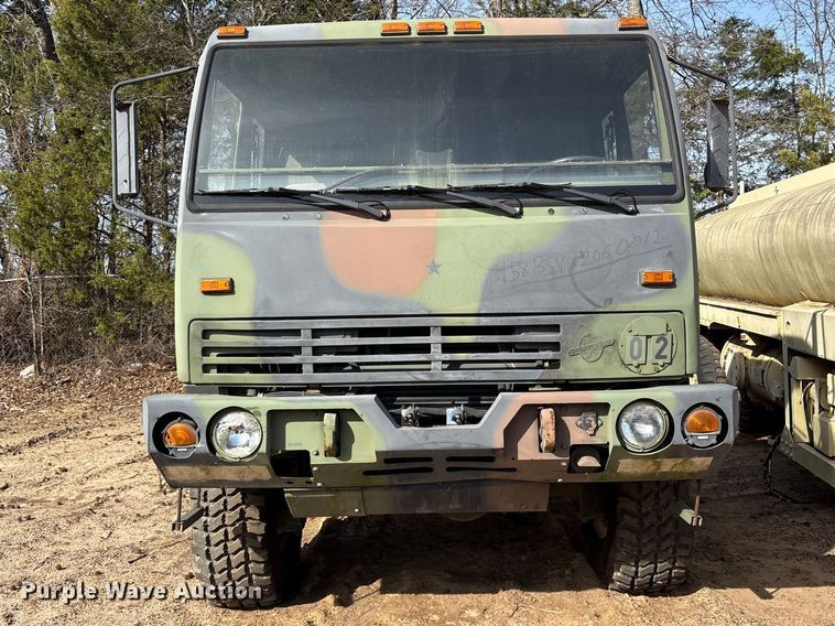 image for item ES8602 2003 Stewart & Stevenson M1088A1 semi truck