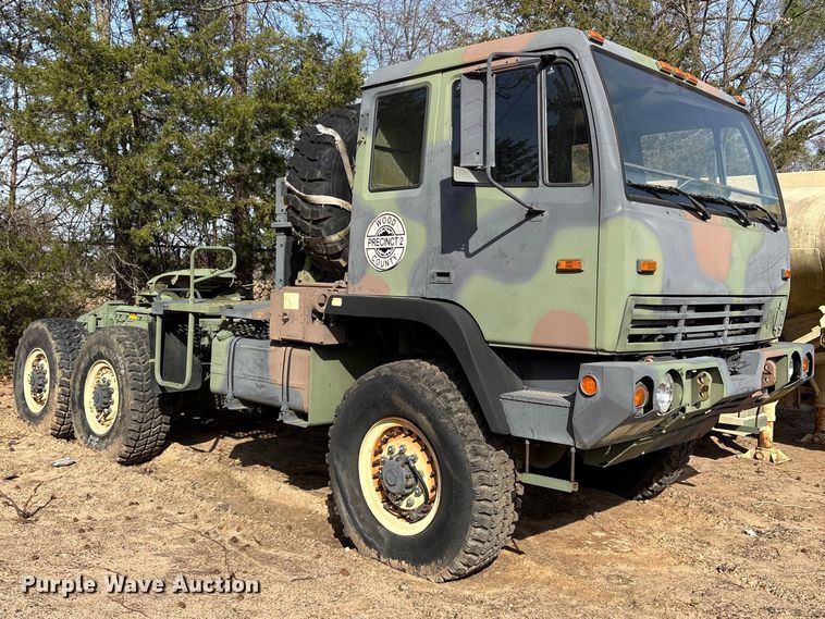 image for item ES8602 2003 Stewart & Stevenson M1088A1 semi truck