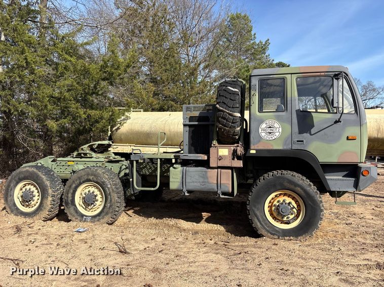 image for item ES8602 2003 Stewart & Stevenson M1088A1 semi truck