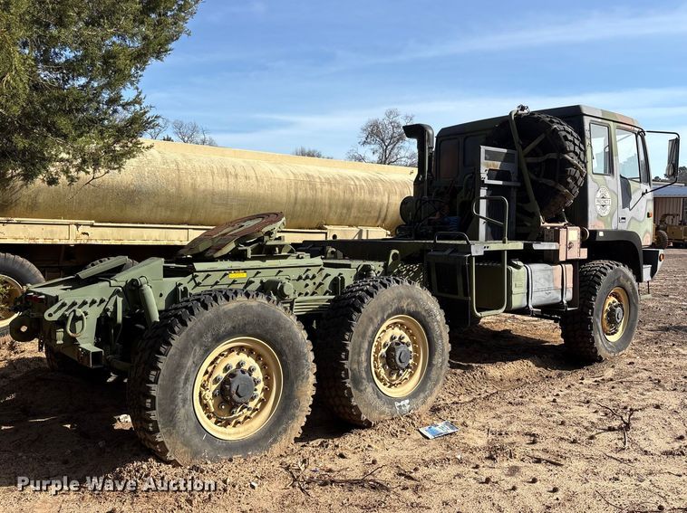 image for item ES8602 2003 Stewart & Stevenson M1088A1 semi truck