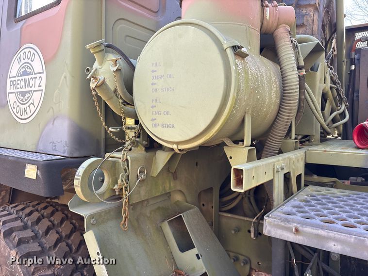 image for item ES8602 2003 Stewart & Stevenson M1088A1 semi truck