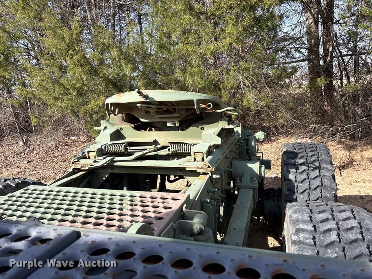 image for item ES8602 2003 Stewart & Stevenson M1088A1 semi truck