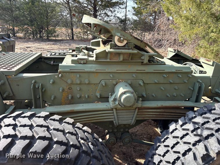 image for item ES8602 2003 Stewart & Stevenson M1088A1 semi truck