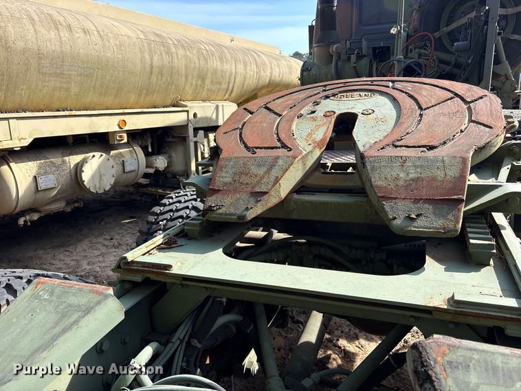 image for item ES8602 2003 Stewart & Stevenson M1088A1 semi truck