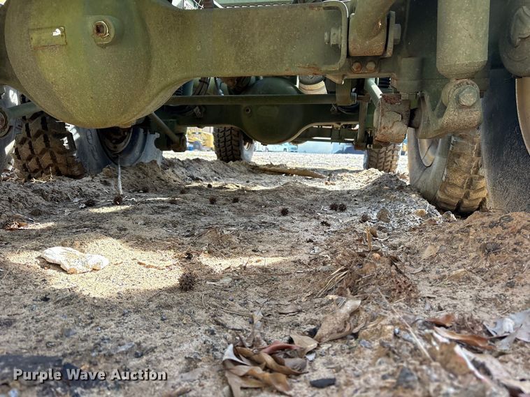 image for item ES8602 2003 Stewart & Stevenson M1088A1 semi truck