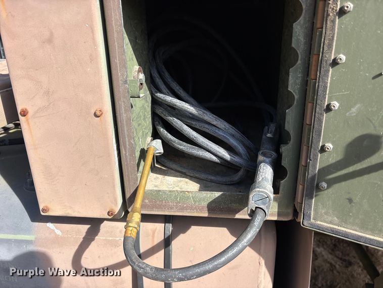 image for item ES8602 2003 Stewart & Stevenson M1088A1 semi truck