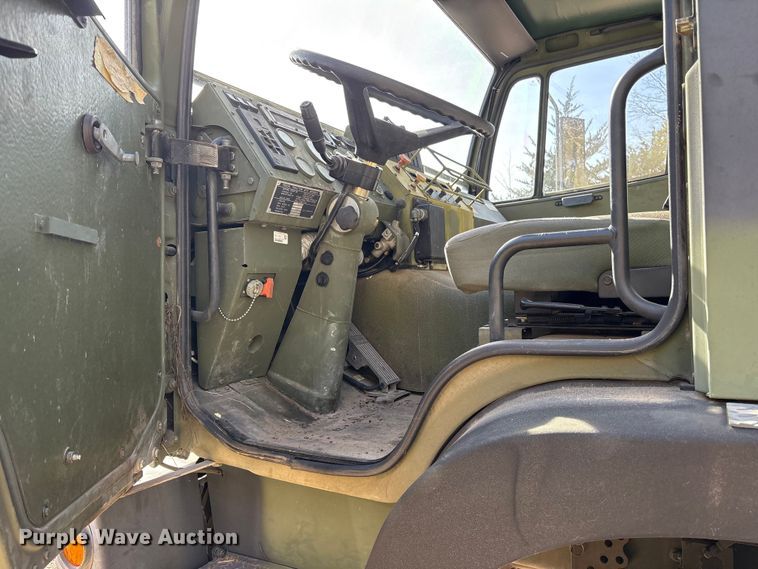 image for item ES8602 2003 Stewart & Stevenson M1088A1 semi truck