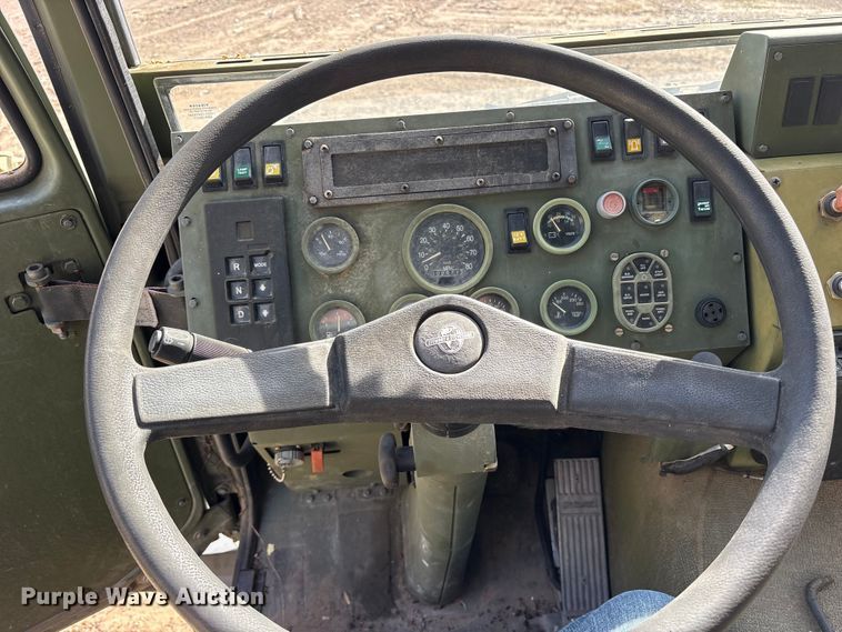 image for item ES8602 2003 Stewart & Stevenson M1088A1 semi truck