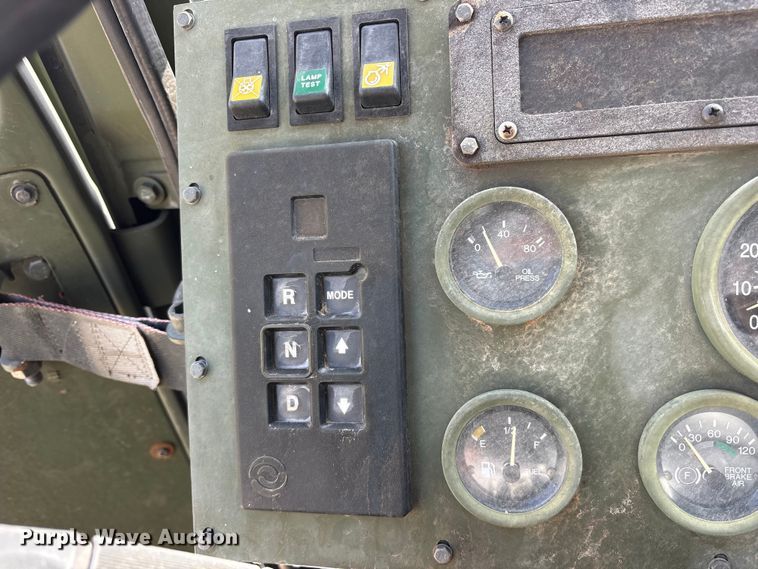 image for item ES8602 2003 Stewart & Stevenson M1088A1 semi truck