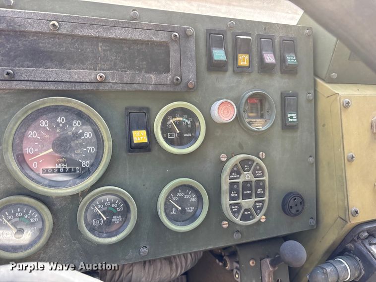 image for item ES8602 2003 Stewart & Stevenson M1088A1 semi truck