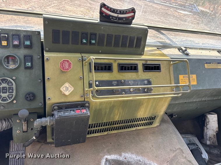 image for item ES8602 2003 Stewart & Stevenson M1088A1 semi truck