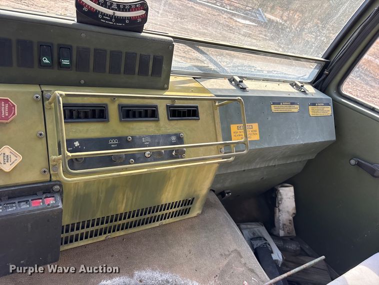 image for item ES8602 2003 Stewart & Stevenson M1088A1 semi truck