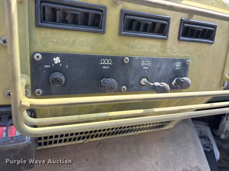 image for item ES8602 2003 Stewart & Stevenson M1088A1 semi truck