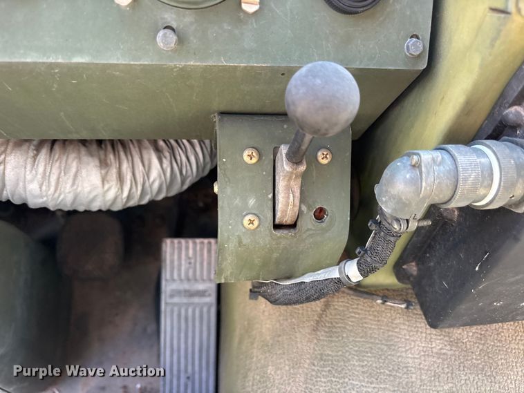 image for item ES8602 2003 Stewart & Stevenson M1088A1 semi truck