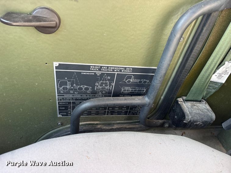 image for item ES8602 2003 Stewart & Stevenson M1088A1 semi truck