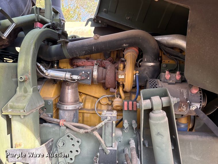 image for item ES8602 2003 Stewart & Stevenson M1088A1 semi truck