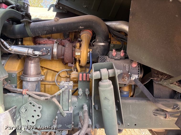 image for item ES8602 2003 Stewart & Stevenson M1088A1 semi truck