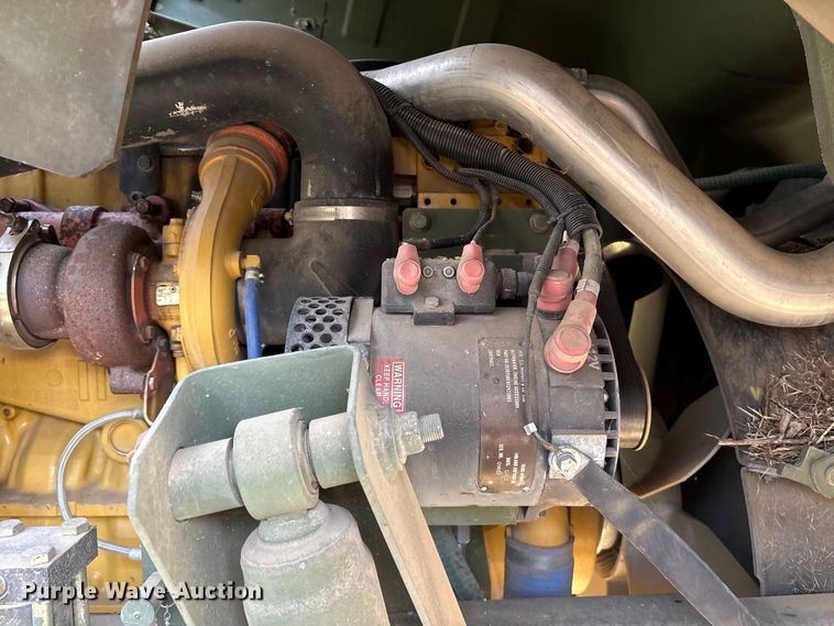 image for item ES8602 2003 Stewart & Stevenson M1088A1 semi truck