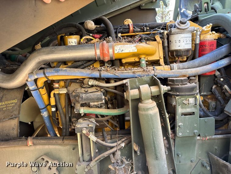 image for item ES8602 2003 Stewart & Stevenson M1088A1 semi truck