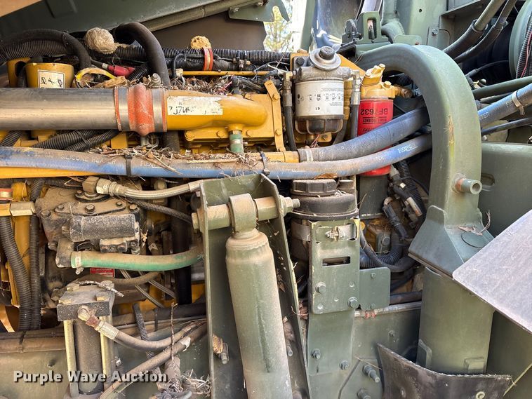 image for item ES8602 2003 Stewart & Stevenson M1088A1 semi truck