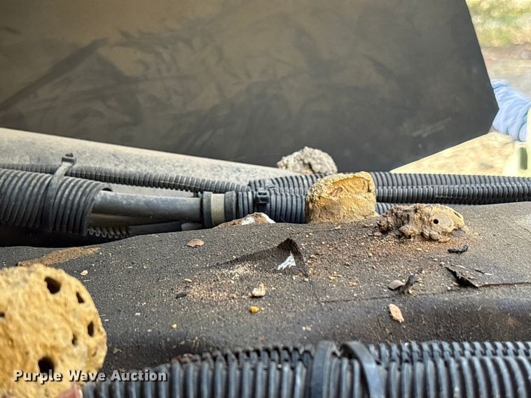 image for item ES8602 2003 Stewart & Stevenson M1088A1 semi truck