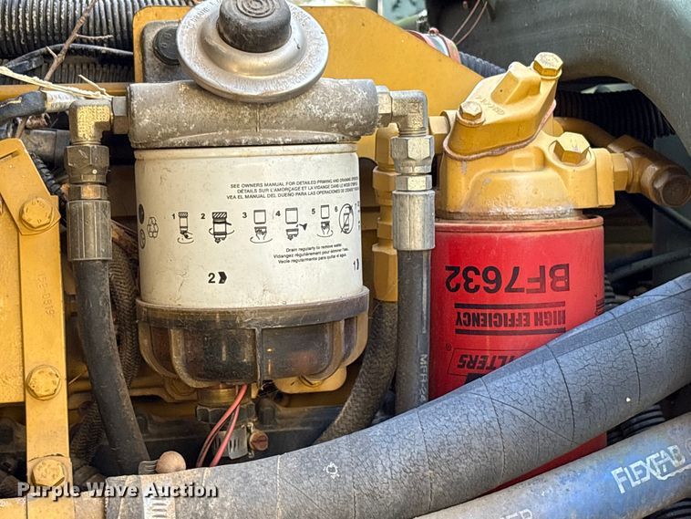 image for item ES8602 2003 Stewart & Stevenson M1088A1 semi truck