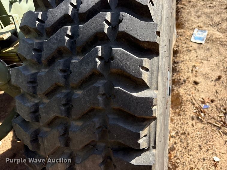 image for item ES8602 2003 Stewart & Stevenson M1088A1 semi truck