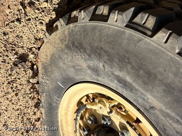 image for item ES8602 2003 Stewart & Stevenson M1088A1 semi truck