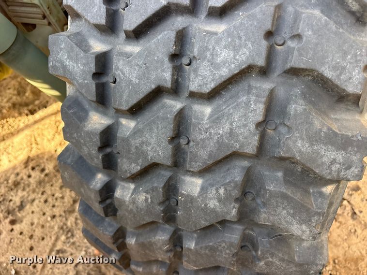 image for item ES8602 2003 Stewart & Stevenson M1088A1 semi truck