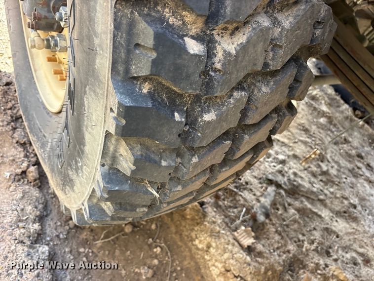 image for item ES8602 2003 Stewart & Stevenson M1088A1 semi truck