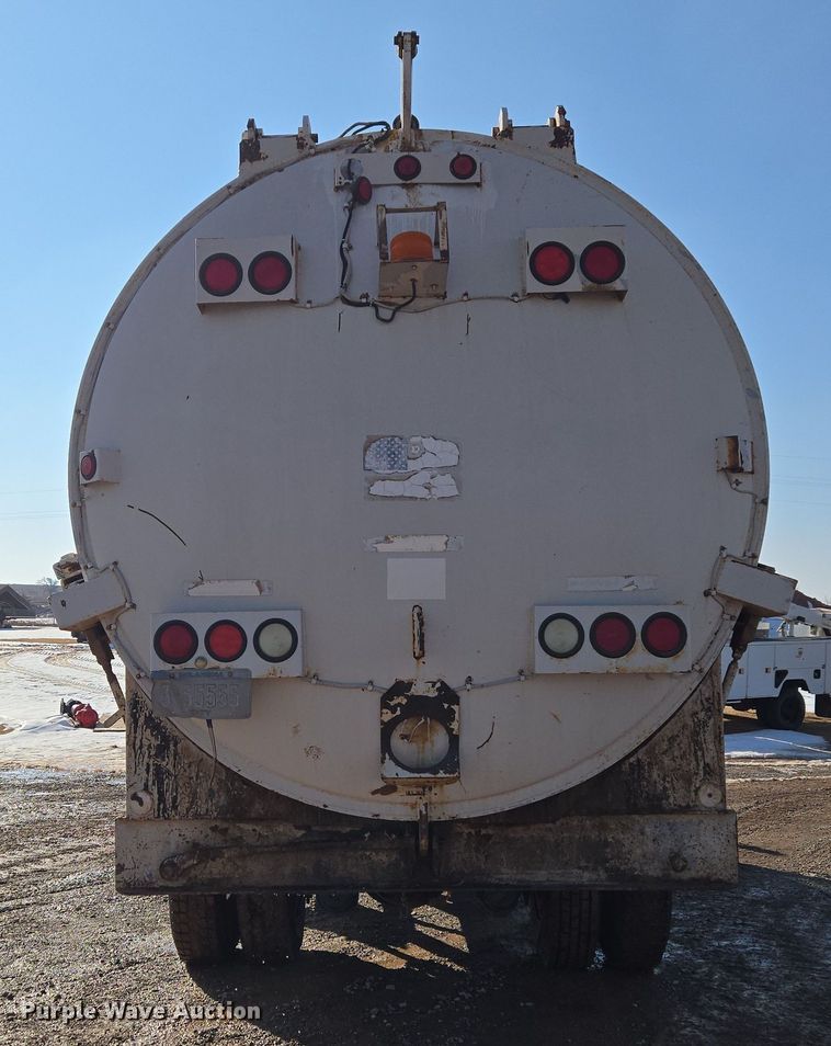 image for item ET1222 2006 Freightliner M2 refuse truck