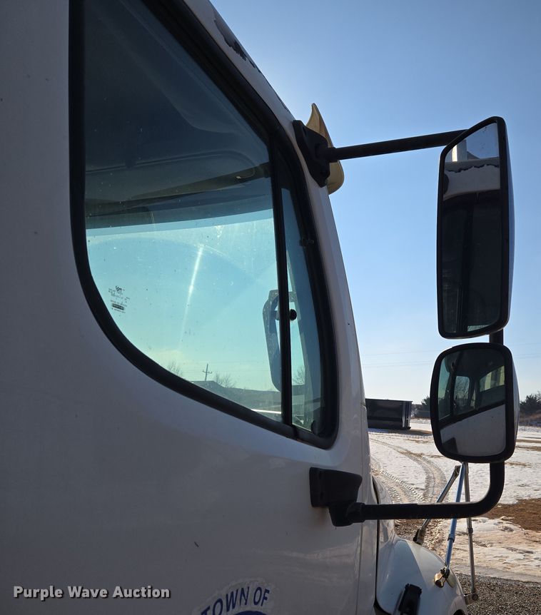 image for item ET1222 2006 Freightliner M2 refuse truck