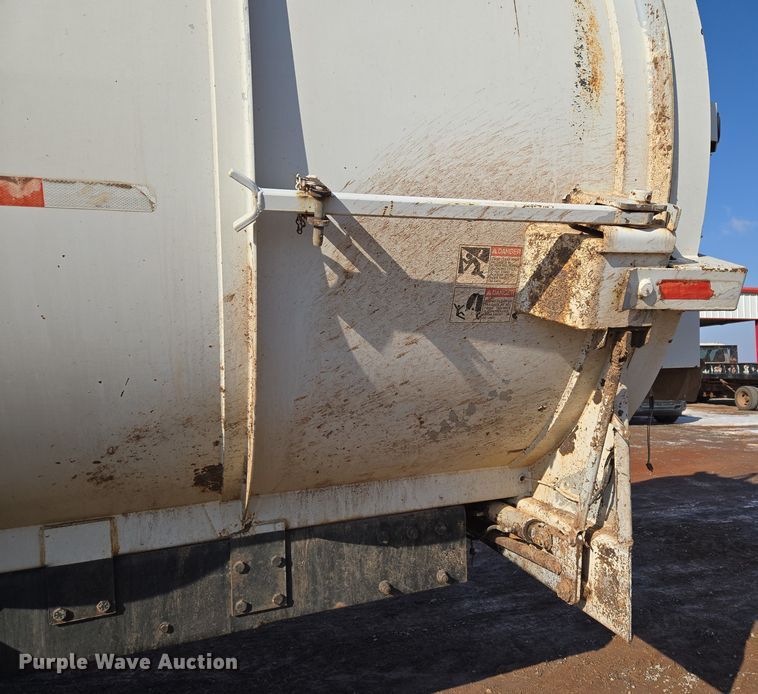 image for item ET1222 2006 Freightliner M2 refuse truck