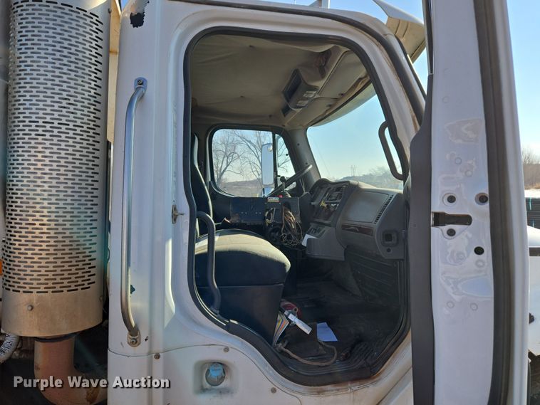image for item ET1222 2006 Freightliner M2 refuse truck