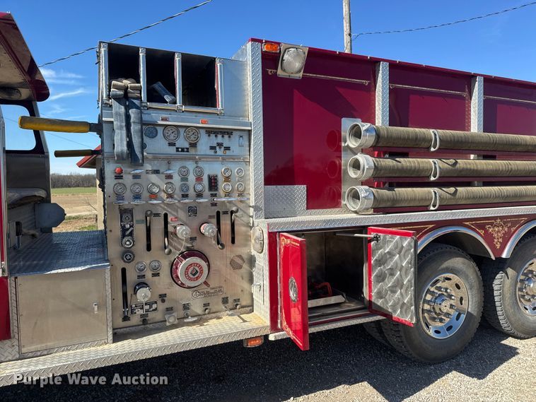image for item ET1577 1990 Mack MC690CS pumper fire truck