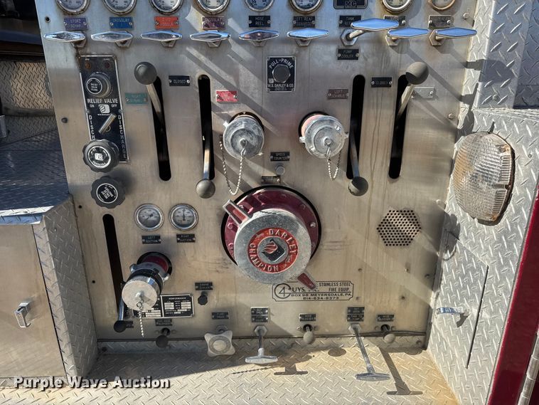 image for item ET1577 1990 Mack MC690CS pumper fire truck