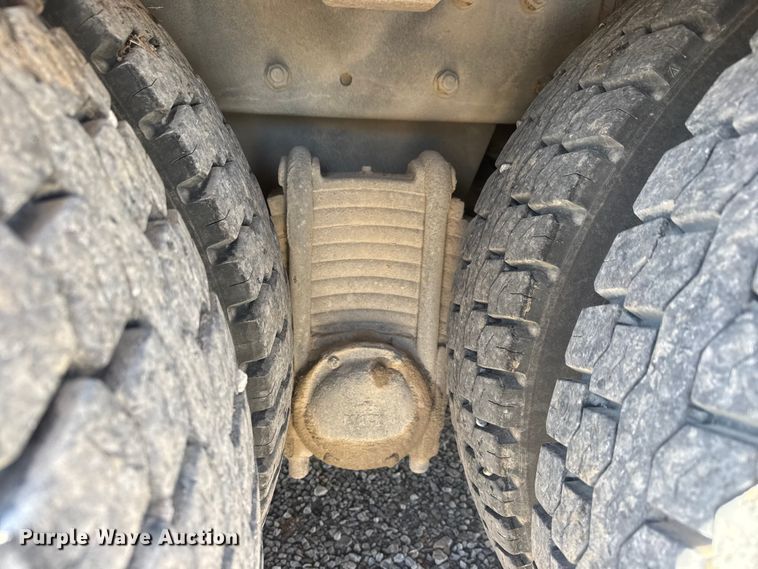 image for item ET1577 1990 Mack MC690CS pumper fire truck