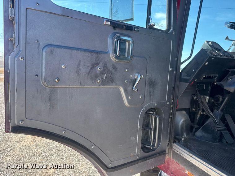 image for item ET1577 1990 Mack MC690CS pumper fire truck