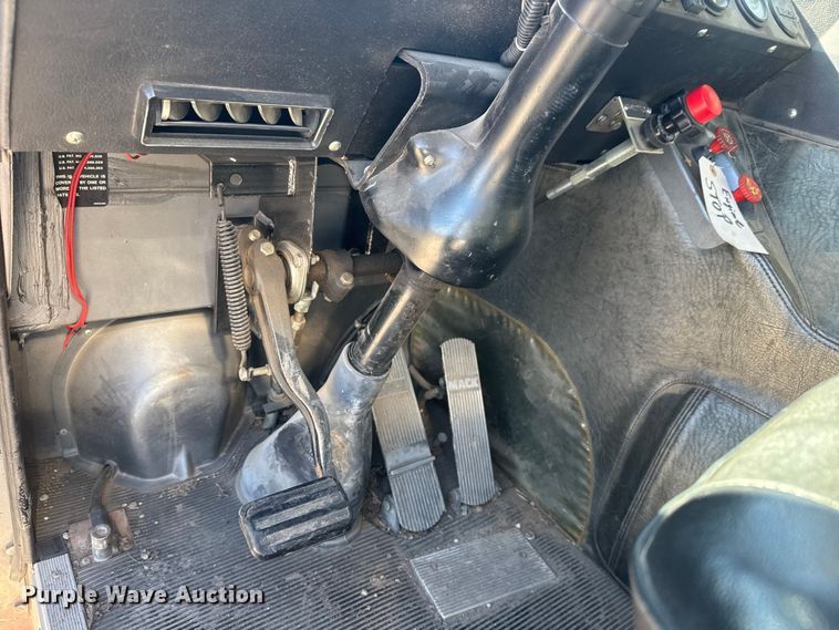 image for item ET1577 1990 Mack MC690CS pumper fire truck