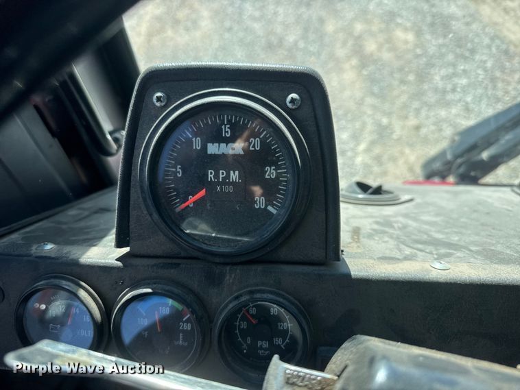 image for item ET1577 1990 Mack MC690CS pumper fire truck