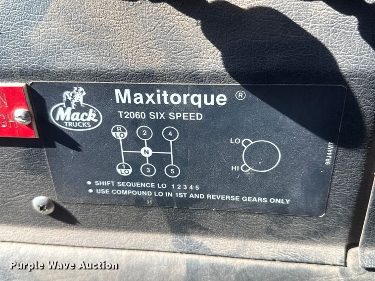 image for item ET1577 1990 Mack MC690CS pumper fire truck