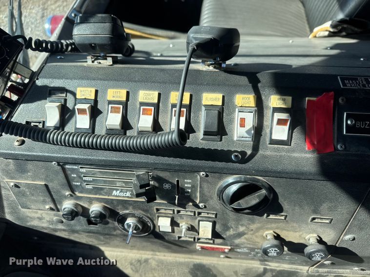 image for item ET1577 1990 Mack MC690CS pumper fire truck