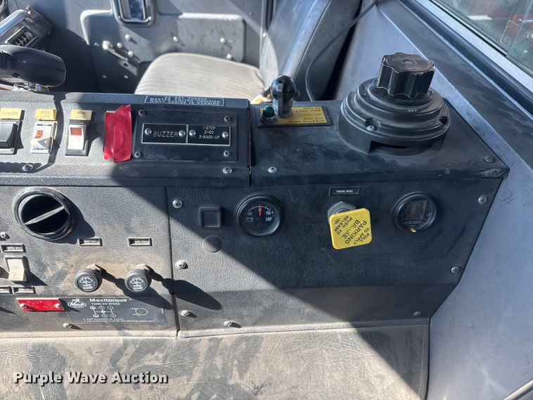 image for item ET1577 1990 Mack MC690CS pumper fire truck