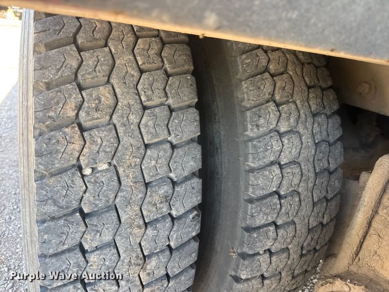 image for item ET1577 1990 Mack MC690CS pumper fire truck